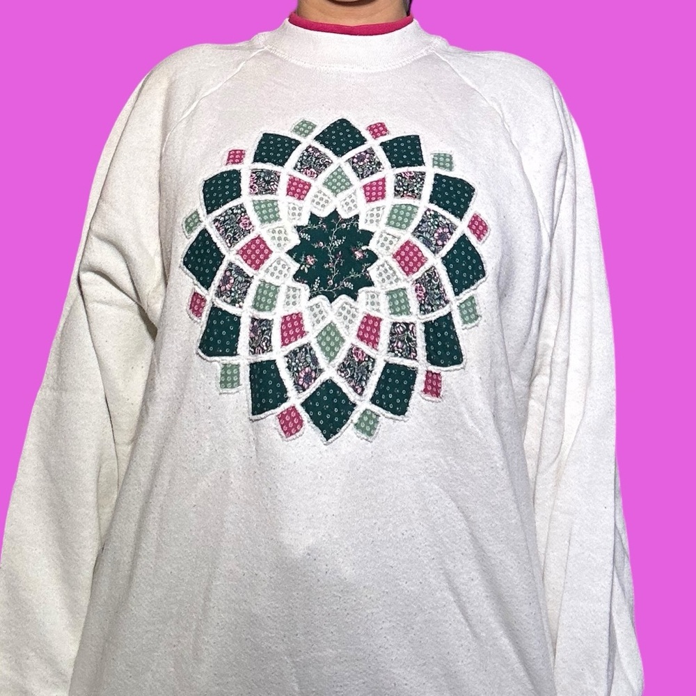 Vintage 90s quilted recessed pattern sweatshirt.
